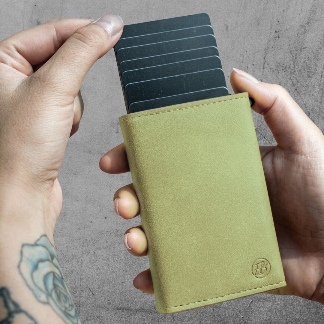 ⚠️ Das Warten hat ein Ende: Unser Smart Wallet 3.0 in Oliv ist da!